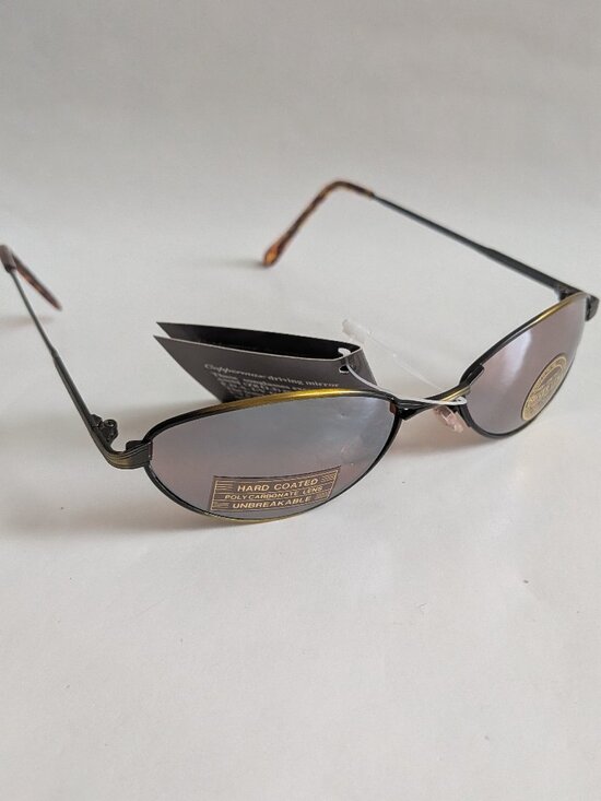 NWT TruVintage 90\'s/Y2K lady\'s casual fashion sunglasses w/Coppermax lens tech